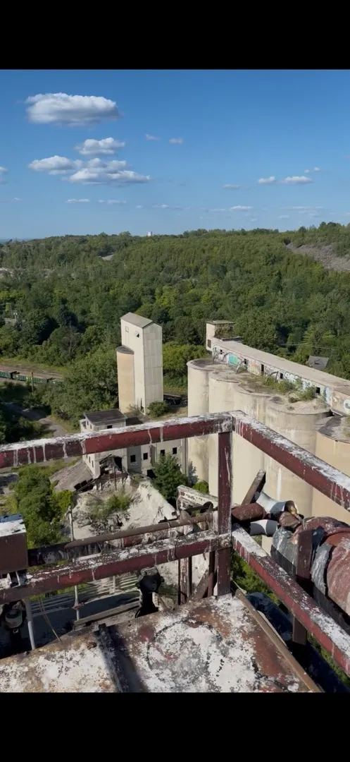 Community photograph of Old Jamesville Cement Factory in United States