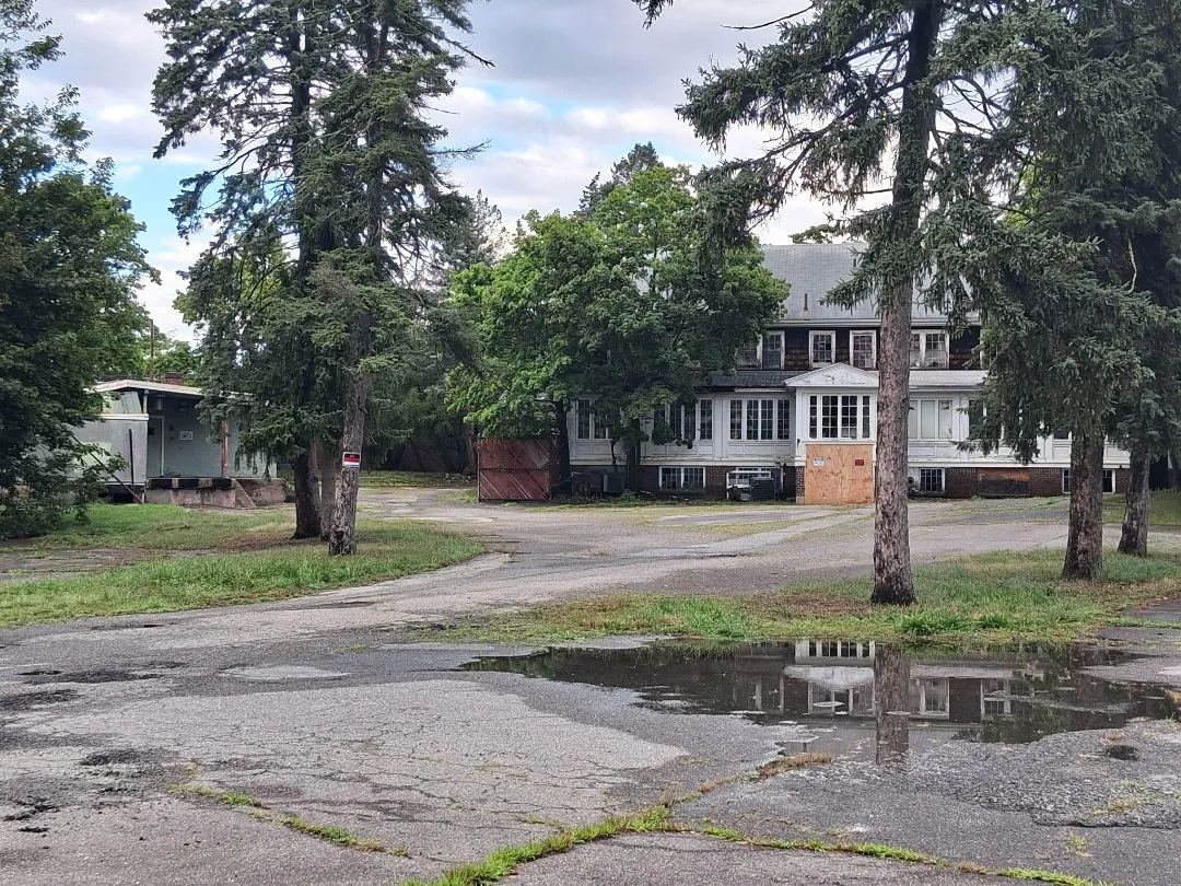 Community photograph of Abandoned buildings in United States